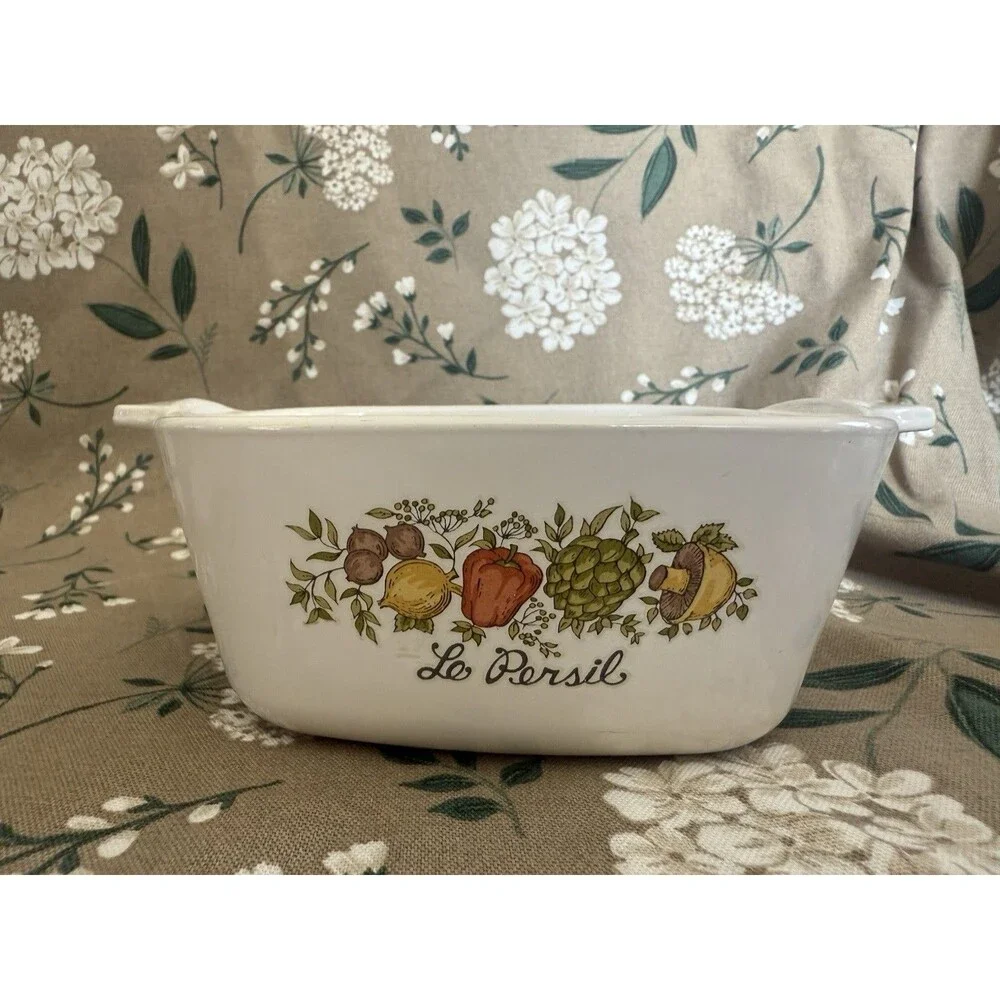 Vintage Corning Ware 700 ML. Le Persil Spice of Life-P43B Casserole Plastic Lid
